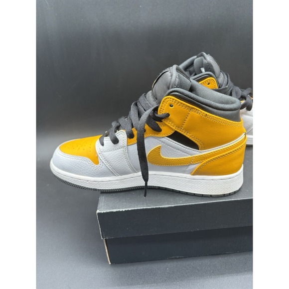 Nike Air Jordan 1 Mid GS White Gold Black Boys 4.5Y (Used) - Picture 3 of 15